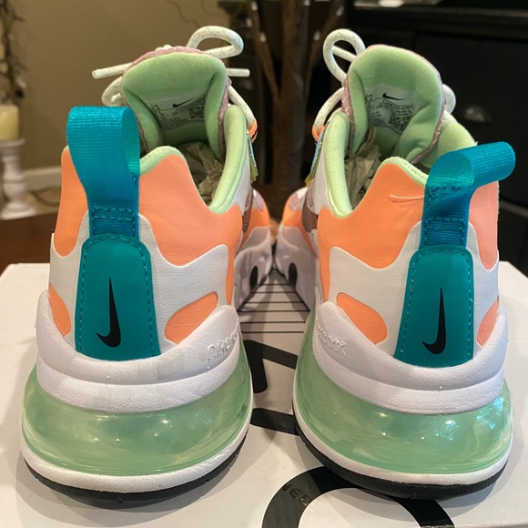 Air Max 270 React SE - Picture 8 of 9